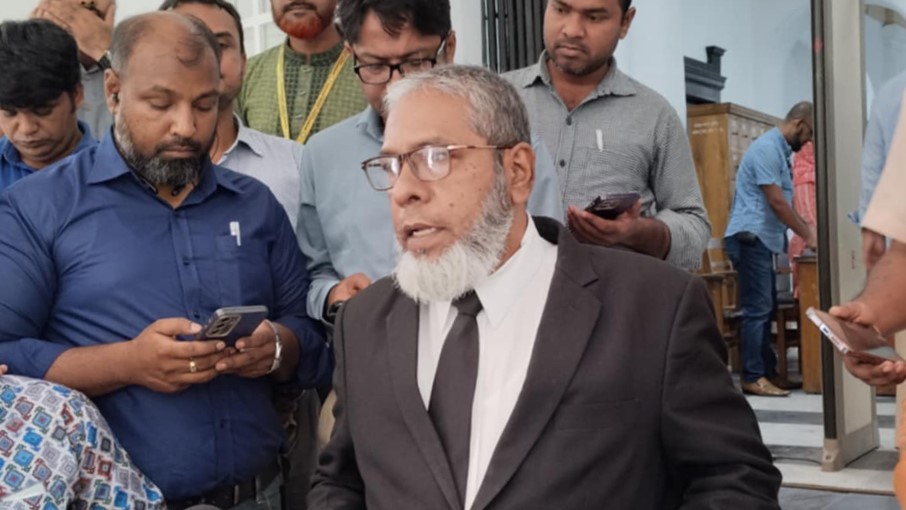 ‘শাপলা চত্বরে দু-চারজন লোক মারা যেতেও পারে’: ট্রাইব্যুনালে শেখ হাসিনার আইনজীবী